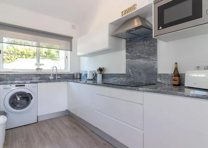 Dom wakacyjny Casa Ferrolho Walk To And Centre