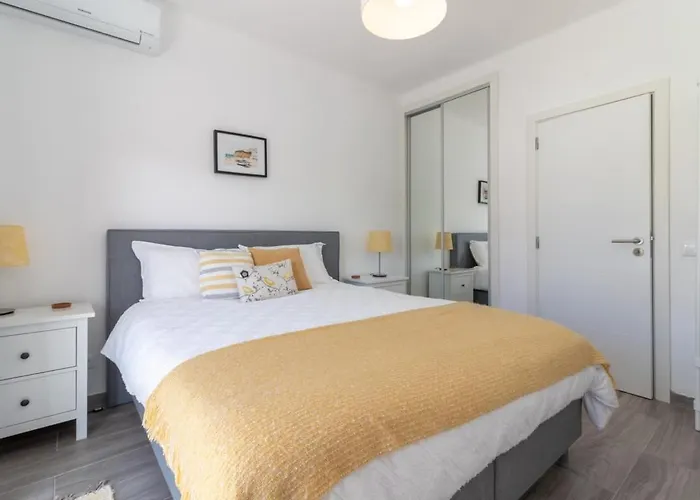 Dom wakacyjny Casa Ferrolho Walk To And Centre *